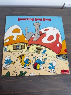 Vintage vinyl record
Smurfing Sing Song